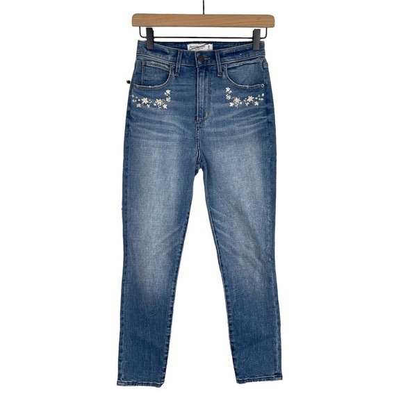 Abercrombie & Fitch Jeans 26 SHORT Curve Love High Rise Skinny Embroidered Star - Picture 1 of 11